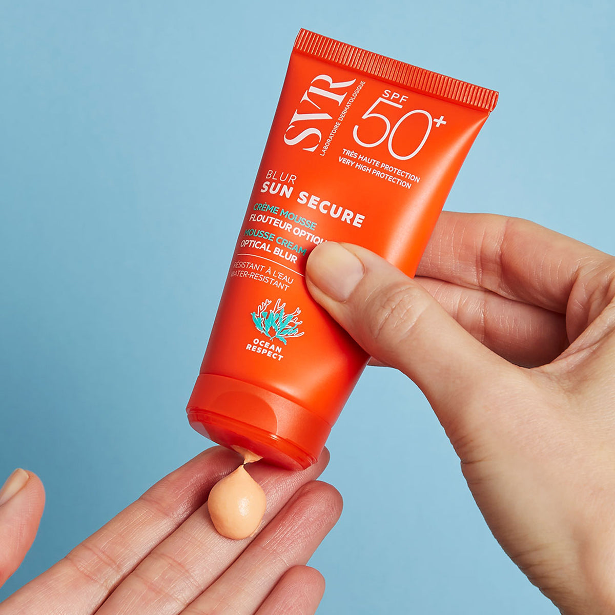 Kem chống nắng che khuyết điểm SVR SUN SECURE BLUR SPF50+ 50ML giúp bảo vệ da trước tia UV, làm đều màu da dành cho mọi loại da
