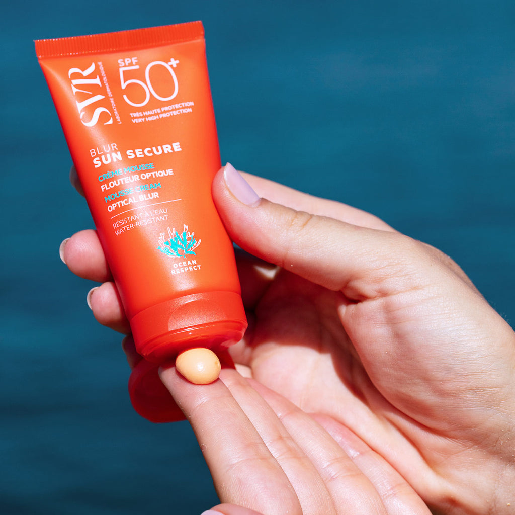 Kem chống nắng che khuyết điểm SVR SUN SECURE BLUR SPF50+ 50ML giúp bảo vệ da trước tia UV, làm đều màu da dành cho mọi loại da